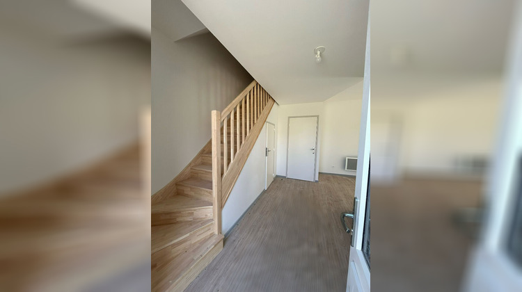 Ma-Cabane - Location Appartement LENCLOITRE, 108 m²