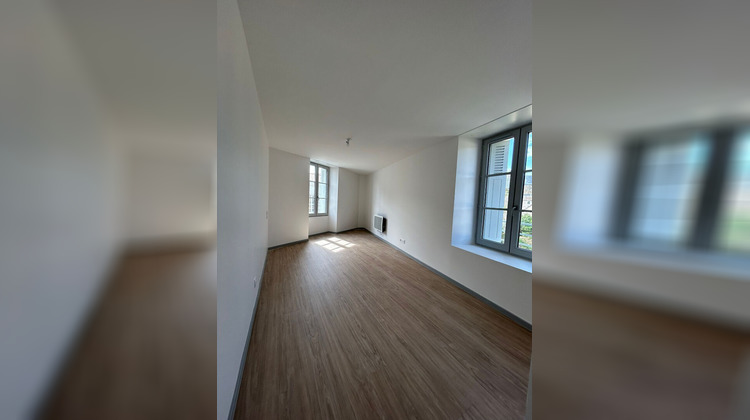 Ma-Cabane - Location Appartement LENCLOITRE, 108 m²