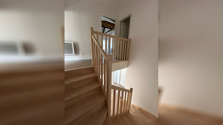 Ma-Cabane - Location Appartement LENCLOITRE, 108 m²