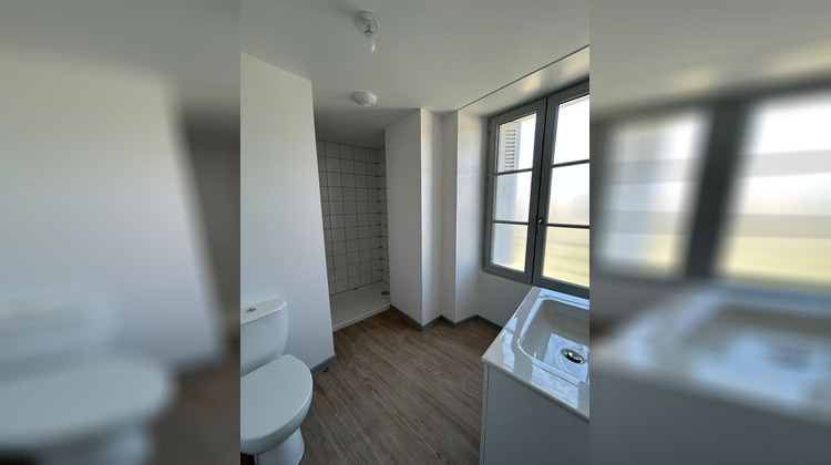 Ma-Cabane - Location Appartement LENCLOITRE, 108 m²