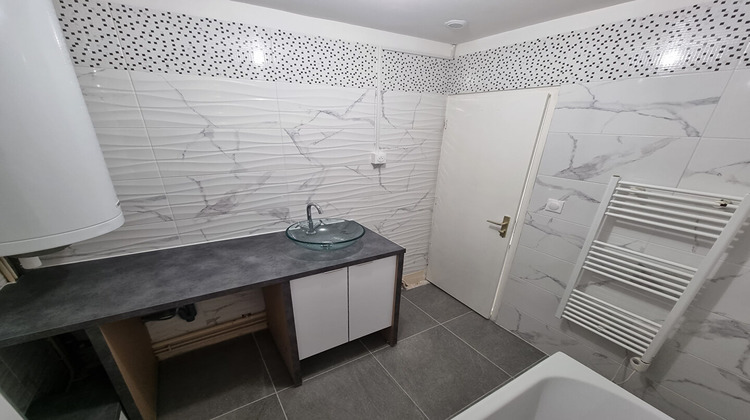 Ma-Cabane - Location Appartement LES NEYROLLES, 54 m²