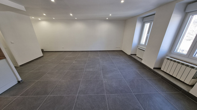 Ma-Cabane - Location Appartement LES NEYROLLES, 54 m²