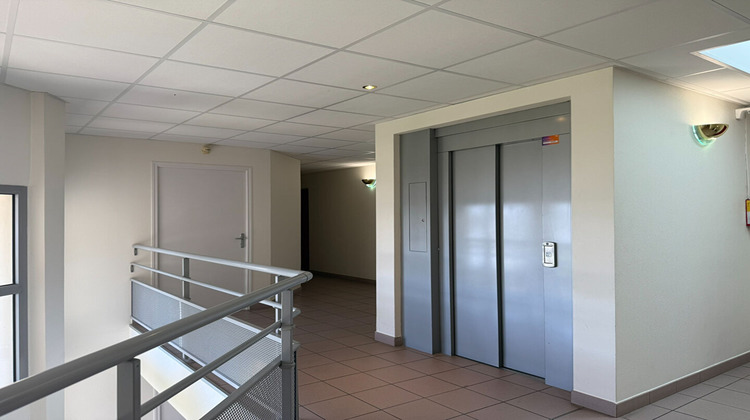 Ma-Cabane - Location Appartement LES PONTS-DE-CE, 60 m²