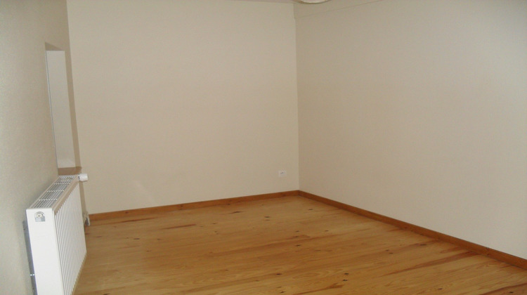 Ma-Cabane - Location Appartement Lézigneux, 88 m²