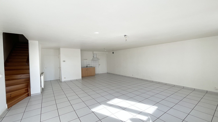 Ma-Cabane - Location Appartement Lézigneux, 102 m²