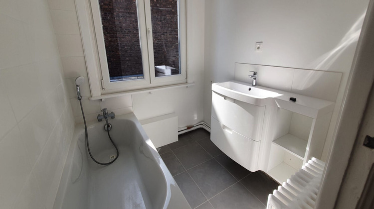 Ma-Cabane - Location Appartement LILLE, 76 m²