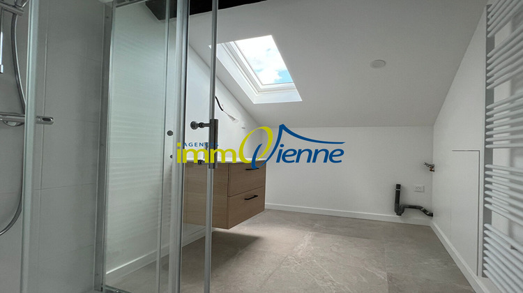 Ma-Cabane - Location Appartement LUSSAC-LES-CHATEAUX, 47 m²