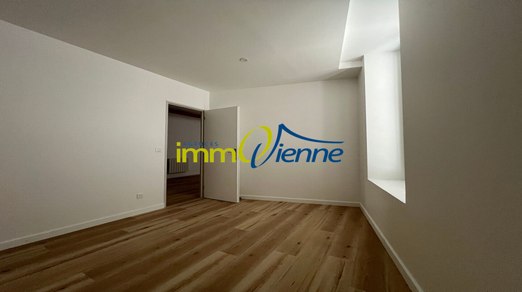 Ma-Cabane - Location Appartement LUSSAC-LES-CHATEAUX, 61 m²