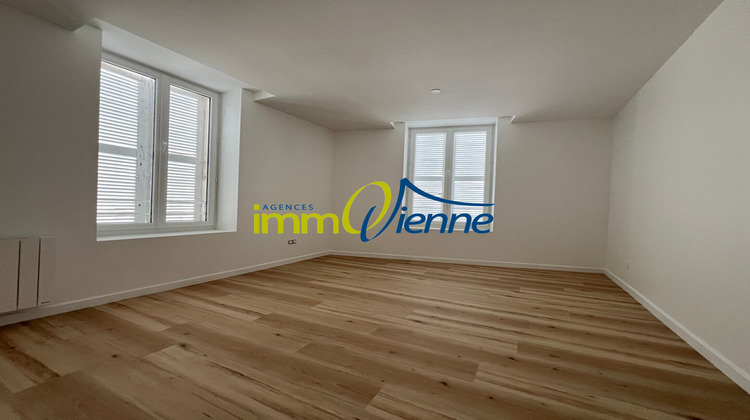 Ma-Cabane - Location Appartement LUSSAC-LES-CHATEAUX, 61 m²