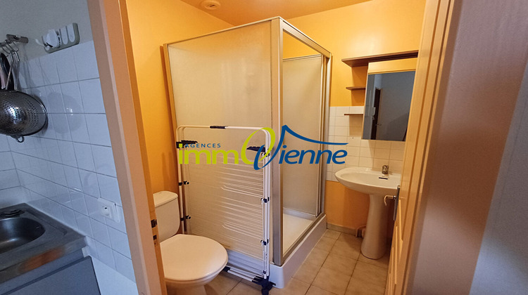 Ma-Cabane - Location Appartement LUSSAC-LES-CHATEAUX, 22 m²