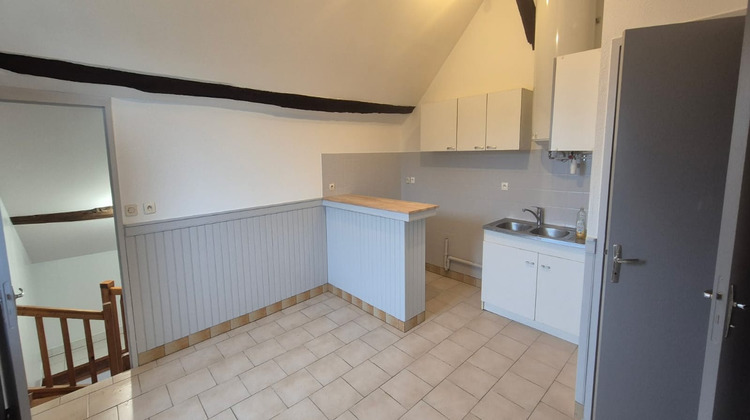 Ma-Cabane - Location Appartement LUSSAULT-SUR-LOIRE, 30 m²