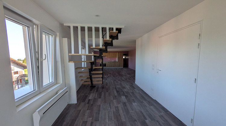 Ma-Cabane - Location Appartement LYAUD, 66 m²
