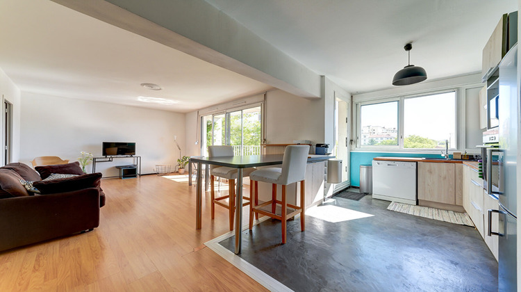 Ma-Cabane - Location Appartement LYON 8, 65 m²