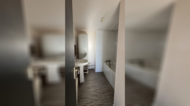 Ma-Cabane - Location Appartement MARINGUES, 79 m²