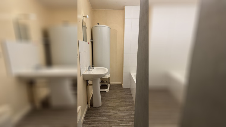 Ma-Cabane - Location Appartement MARINGUES, 38 m²