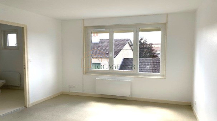 Ma-Cabane - Location Appartement MEHUN-SUR-YEVRE, 23 m²