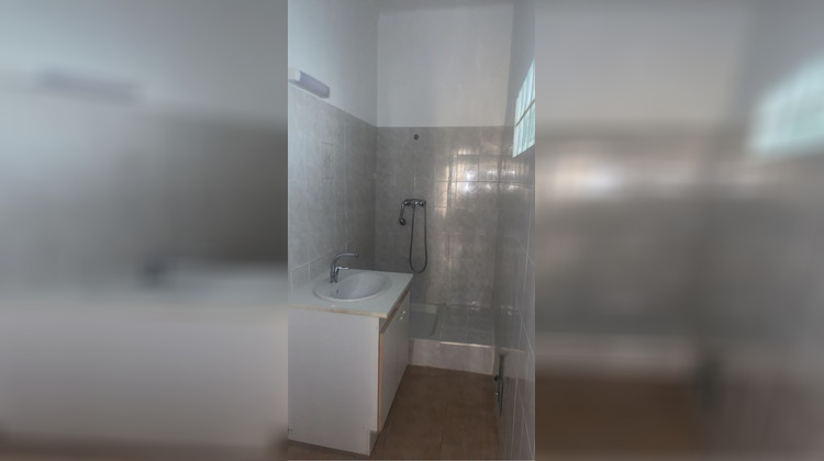 Ma-Cabane - Location Appartement MILHAUD, 37 m²