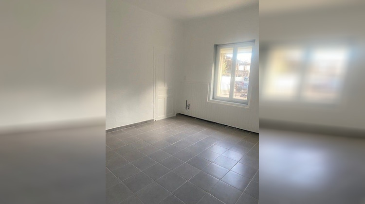 Ma-Cabane - Location Appartement MILHAUD, 37 m²