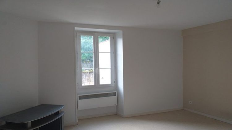 Ma-Cabane - Location Appartement Mirambeau, 35 m²