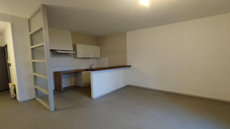Ma-Cabane - Location Appartement MOLIERES, 67 m²