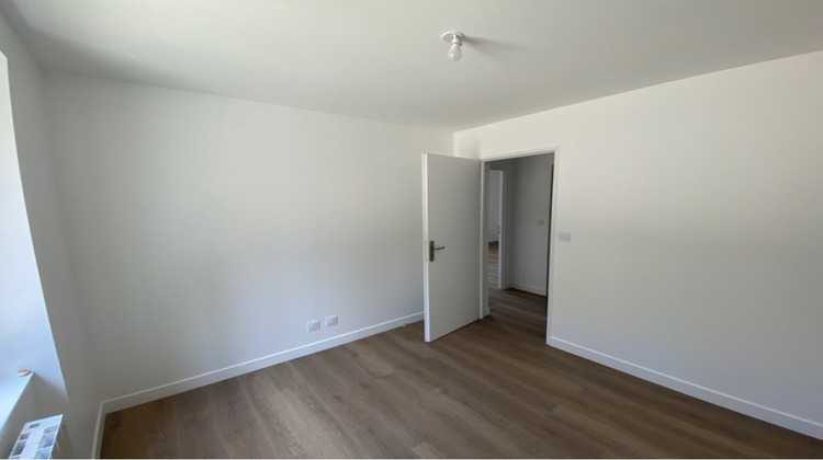 Ma-Cabane - Location Appartement MONTREAL-LA-CLUSE, 55 m²