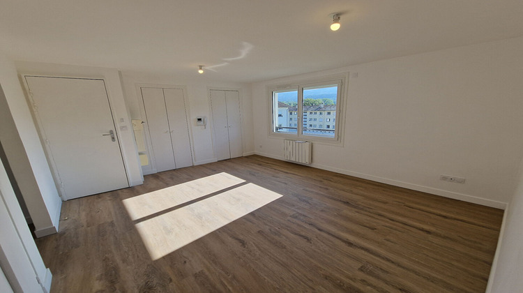 Ma-Cabane - Location Appartement MONTREAL-LA-CLUSE, 54 m²