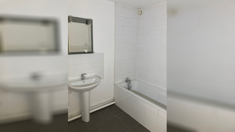 Ma-Cabane - Location Appartement MONTREAL-LA-CLUSE, 79 m²