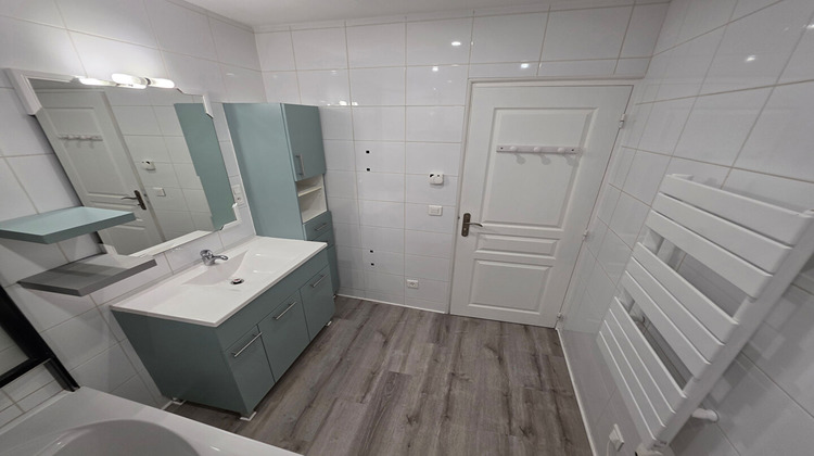 Ma-Cabane - Location Appartement MONTREAL-LA-CLUSE, 73 m²