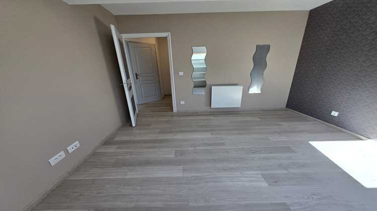 Ma-Cabane - Location Appartement MONTREAL-LA-CLUSE, 73 m²