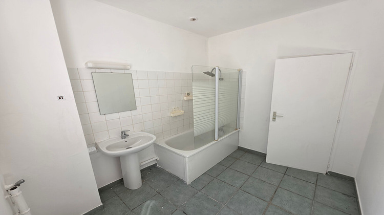 Ma-Cabane - Location Appartement MONTREAL-LA-CLUSE, 77 m²