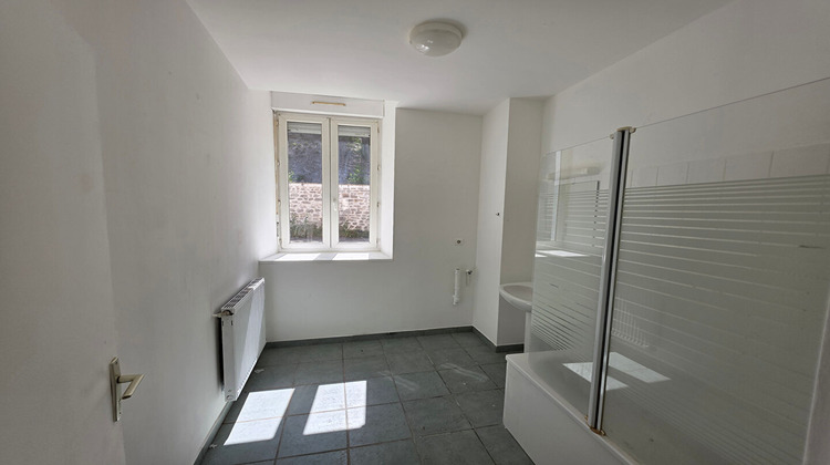 Ma-Cabane - Location Appartement MONTREAL-LA-CLUSE, 77 m²