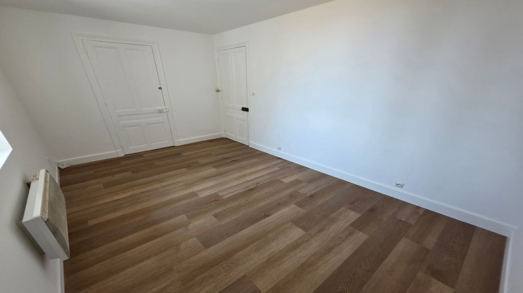 Ma-Cabane - Location Appartement MONTREAL-LA-CLUSE, 65 m²