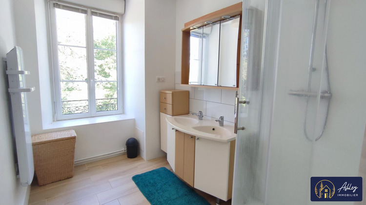 Ma-Cabane - Location Appartement Neuvic, 63 m²