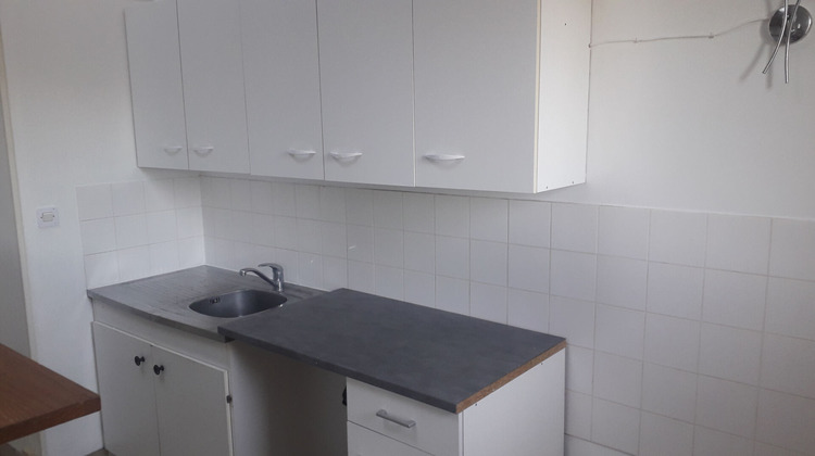 Ma-Cabane - Location Appartement NEUVILLE-DE-POITOU, 57 m²