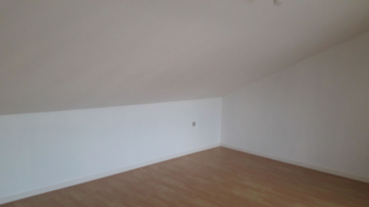 Ma-Cabane - Location Appartement NEUVILLE-DE-POITOU, 57 m²