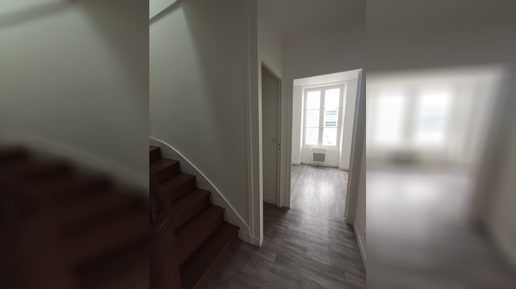 Ma-Cabane - Location Appartement Neuvy-le-Roi, 66 m²