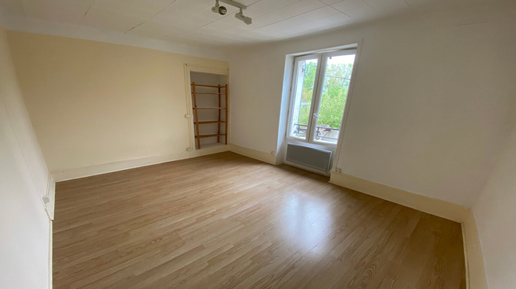 Ma-Cabane - Location Appartement NEUVY-SUR-LOIRE, 86 m²
