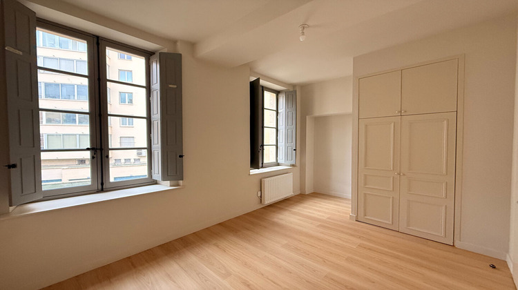 Ma-Cabane - Location Appartement NIMES, 64 m²