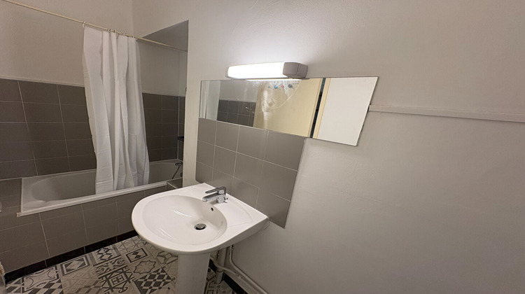 Ma-Cabane - Location Appartement NIMES, 39 m²