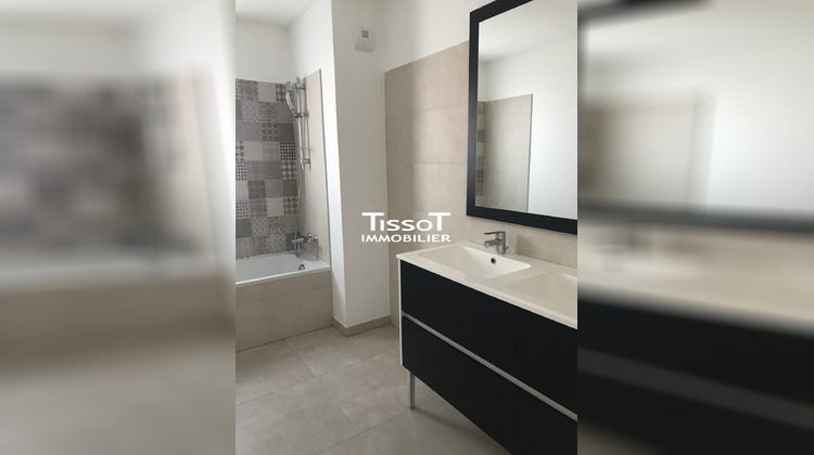 Ma-Cabane - Location Appartement Nîmes, 67 m²
