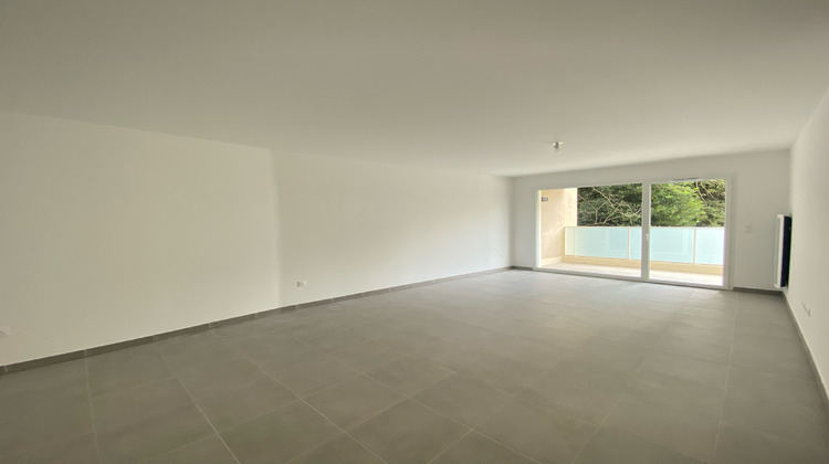 Ma-Cabane - Location Appartement Nîmes, 69 m²