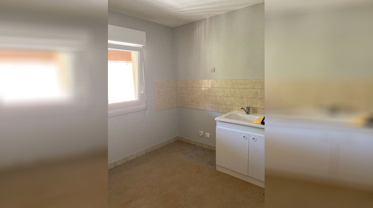 Ma-Cabane - Location Appartement NOZIERES, 68 m²