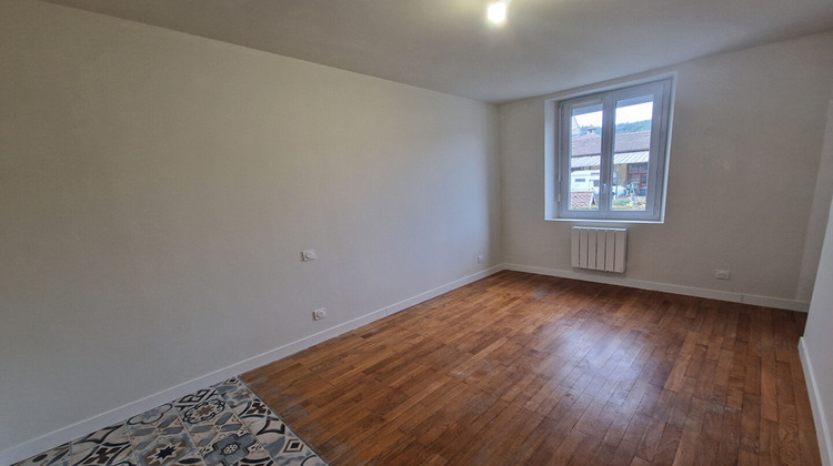 Ma-Cabane - Location Appartement NURIEUX-VOLOGNAT, 52 m²