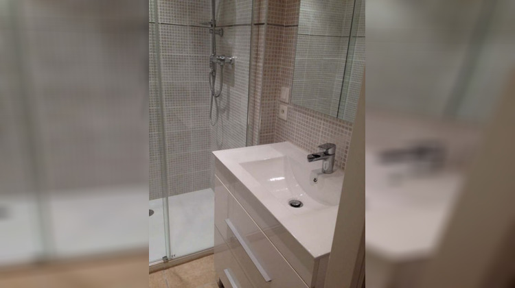 Ma-Cabane - Location Appartement ORLIENAS, 43 m²