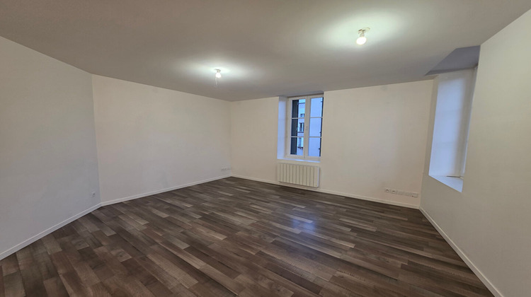 Ma-Cabane - Location Appartement OYONNAX, 74 m²