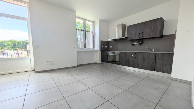 Ma-Cabane - Location Appartement PANISSIERES, 57 m²