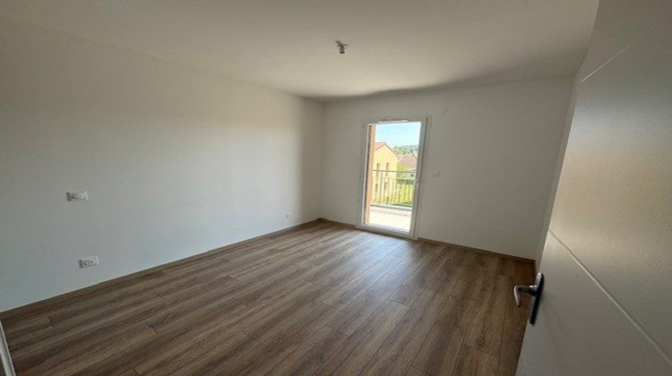 Ma-Cabane - Location Appartement Panissières, 74 m²
