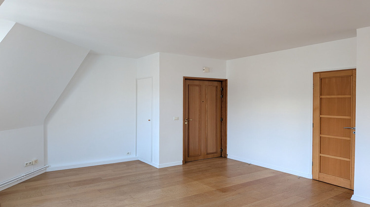 Ma-Cabane - Location Appartement PARIS 7, 65 m²