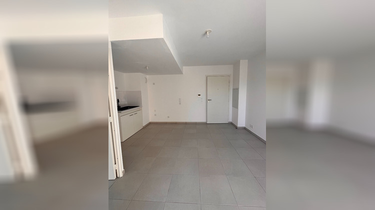 Ma-Cabane - Location Appartement PELISSANNE, 37 m²