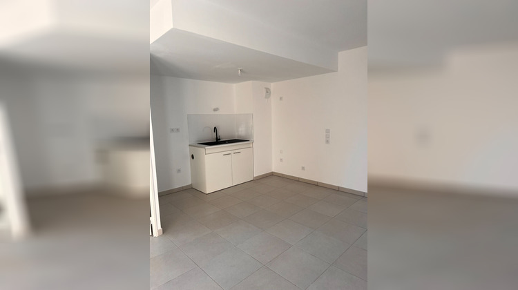 Ma-Cabane - Location Appartement PELISSANNE, 37 m²